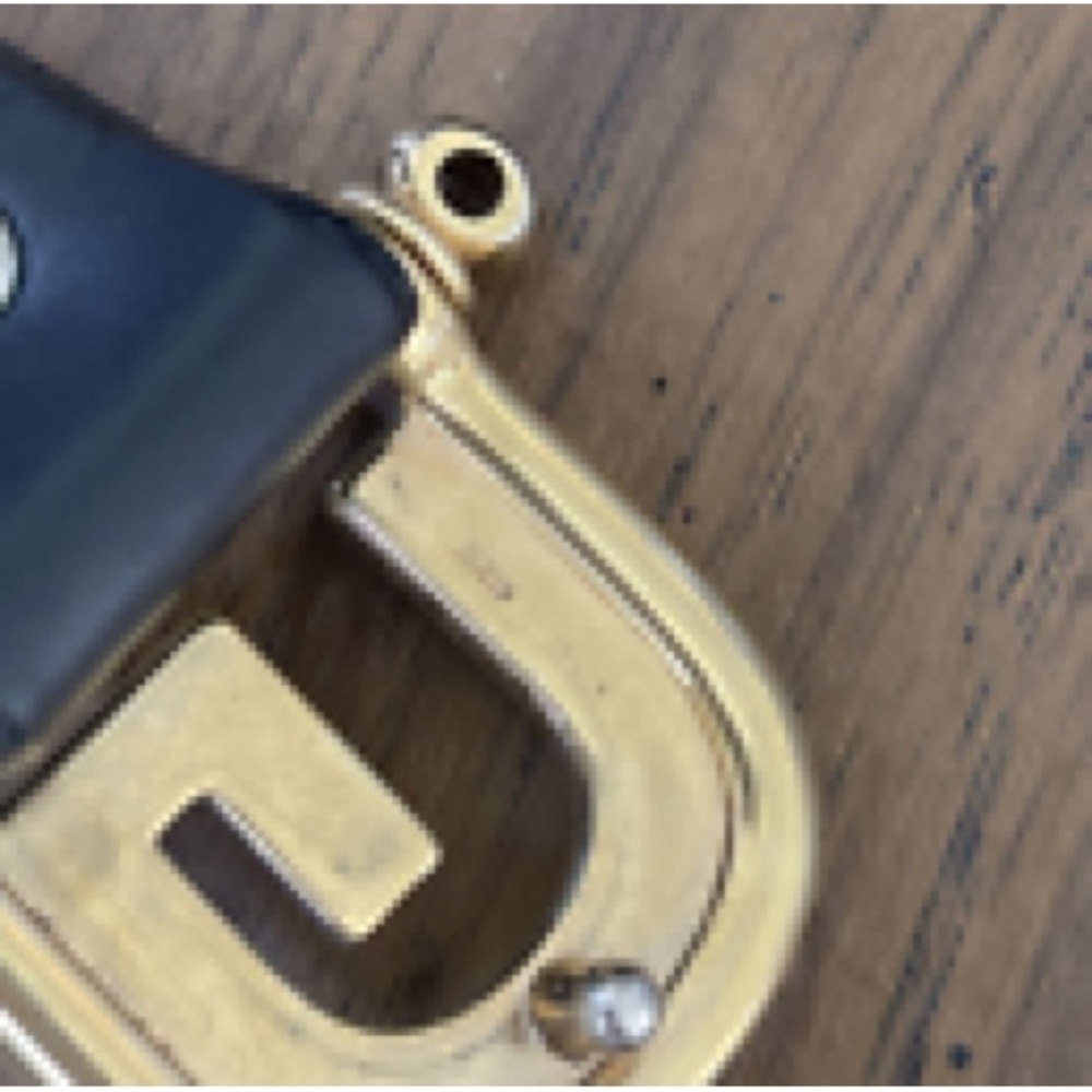 Gucci black belt G buckle (buckle is Gucci only) read - Picture 2 of 4